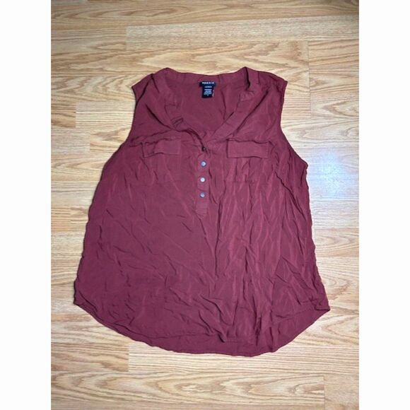 Torrid - sleeveless blouse - Rust colored - Size 0 or XL - Picture 1 of 3